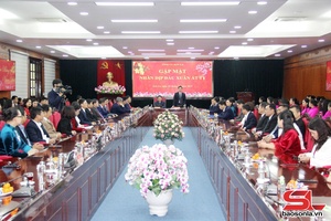 Provincial leaders hold Lunar New Year meeting with officials, public servants of advisory agencies