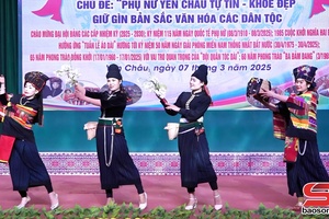 'Yen Chau holds Ao Dai, ethnic costume contest