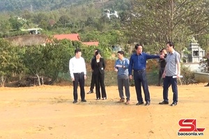 Provincial Vice Chairman inspects project in Bac Yen district