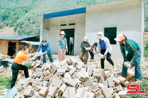 ' Dệt 6 làng hươn máư piến hươn khát pé

