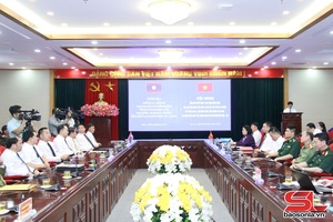 'Collectives, individuals awarded certificates of merit for contributions to Vietnam - Laos border work 