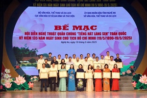 'Son La wins high prizes at “Sen Village Singing Festival”