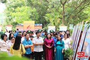 ' Nthuôr kria têx zav "Txix Tsêr tux Sơn La txos Tsêr tux Côn Đảo – Kror qơư tsiv txov tiz nênhs liv hiav yax hâur ntiax têz"