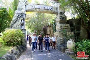 Son La Famtrip delegation explores tourist attractions in Da Nang