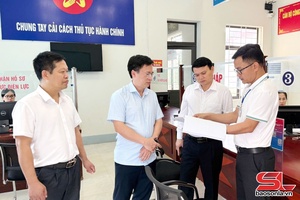 Đồng chí Phó Chủ tịch UBPX tỉnh cxênhz yuôx hâux lưv lês siv nov hâu thax tsav 2 cấp ntơưv huyện Quỳnh Nhai