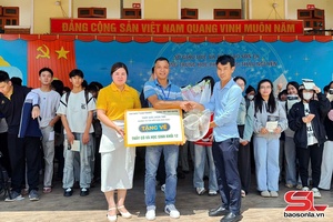 'Over 1,000 pairs of bus tickets presented to support students during exam season