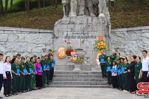 ' Tảy hường chằm chứ khuồn mú Anh hung liệt sĩ, Thanh niên xung phong