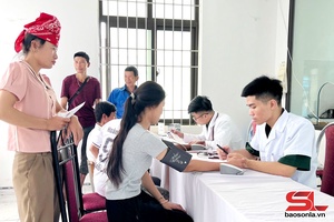 'Njuôk moz, kria tsưr ziv tsưx hưv đas jos thiaz phaiz đơưz yuôx nox trâu pêx xênhv xã Chiềng La