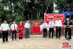Bridge inaugurated to celebrate Chieng La commune’s first Party Congress