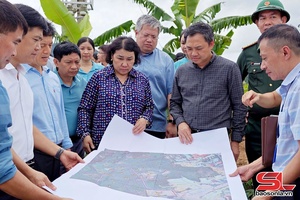  Đồng chí Chủ tịch UBND tỉnh lăm le bón tẳng tánh trương ép nẳng pưng xã đèn mương