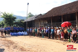 Ho Chi Minh Communist Youth Union Central Committee provides aid to flood-hit Son La residents