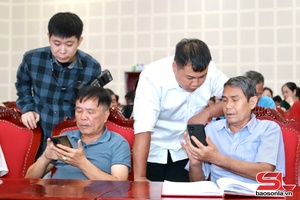 'Moc Son ward trains officials, civil servants, and teachers in AI use