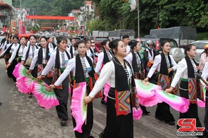  Lov jêv ntưk saiz hloz hnuz tsa tâu Têz qơưk ntơưv lax trôngz Mộc Châu