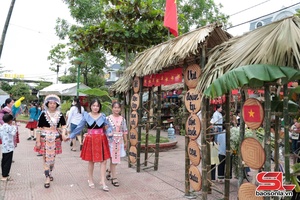 'Phù Yên tso yar lês ntâu hâux lưv saiz hloz hnuz Tsa tâu têz qơưk 