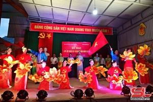 Kria tsưr ziv cxiv tsa paz sênhr chêr trâu sơưr đơưk cơưv shâuv ntơưv xã Mường Bang