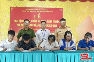  Púc chuân cặm phong quân dàng cánh chiên páo bók xòn khong mương