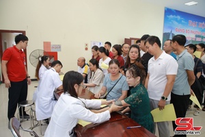 Voluntary Blood Donation Day launched in Moc Chau ward