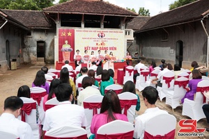 Lễ kết nạp đảng viên maứ nẳng bón Chiên lang Cá mương đặc biệt Hươn tu Sơn La