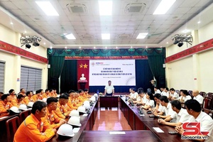 'Son La Power Company supports Ha Tinh counterpart in fixing storm-caused problems