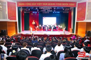 'More than 200 Lao officials, students complete Vietnamese language training at Son La College