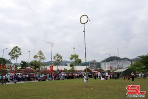  Khày pàng thi khánh pưng môn thể thao ngươn lang, khong ỉn chiên lang khòng chựa nọi côn 