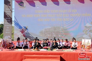 ' Pộn dỏn tánh tăm ngon nưng cuông pàng hội, hịt khong văn hóa ngươn lang chu chựa côn tỉnh Sơn La: Tánh tăm cánh dệt ngon nưng cuồng pàng hội Mợi 