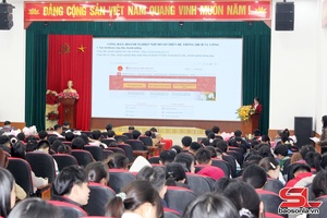 Bac Yen commune holds first career counselling and job fair 2025