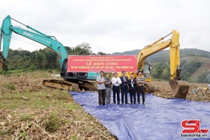 Groundbreaking ceremonies held for 2 boarding schools in Sop Cop and Muong Lan