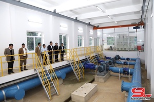 ' Dệt lẹo Hươn máy nặm bản Mong – Sơn La dan cốc khọek 