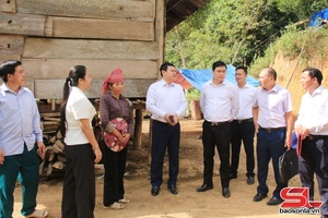 Đồng chí Phó Chủ tịch UBPX tỉnh cxênhz yuôx hâux lưv cxiv kho tsêr đos đis ntơưv xã Mường Giôn