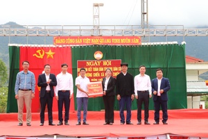 'Provincial Party official attends Great National Unity Festival in Muong Chien hamlet