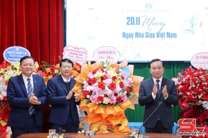 Đồng chí Phó Chủ tịch Thường trực UBND tỉnh pày chôm mâng Sở Giáo dục cánh Đào tạo pộp Mự bốn sường say xòn Việt Nam