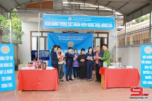 'Booth held in Yen Chau to showcase ways to identify genuine, counterfeit goods 