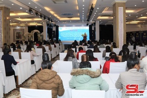 'Son La women receive training on law dissemination