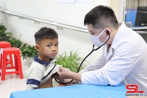 Khám  lạ mưa khọek haử pưng nọng cỏng 18 pì vạy hụ bệnh chếp mák hùa chaừ.