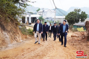 Đồng chí Phó Chủ tịch UBPX tỉnh uô nuv đros têx xã thax tsav Sông Mã