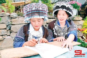 'Phủ nhinh Khâu Pùm hiềm chự nen chăn vằn hóa ngươn lang