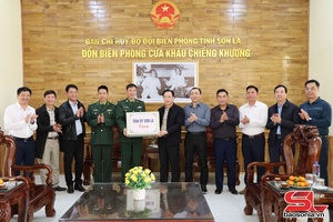  Đồng chí Bí thư Tỉnh ủy xáo hụ nả vịa nẳng xã Chiêng Khương