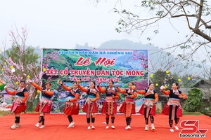  Nthuôr cêr lov jêv Tsiaz pêz châus Hmôngz xã Chiềng Sại