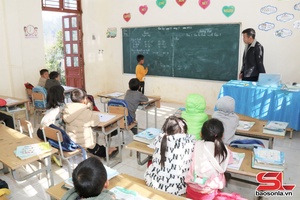 'Teachers bring knowledge to Tao Van Moi mountainous hamlet