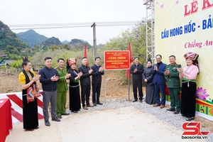 'Chieng An inaugurates community bridge