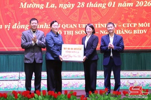 'Đồng chí Chủ nhiệm Ủy ban Cxênhz yuôx Tỉnh ủy muk shuôv thiaz puz huv Tsiaz ntơưv thax tsav Mường La