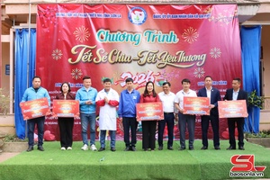 'Lunar New Year support extended to students, vulnerable families in Gia Phu 