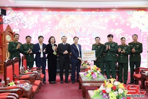 'Provincial Party chief visits, presents Tet gifts to localities, units