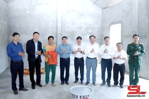 'Provincial Vice Chairman inspects substandard housing eradication in Chieng Mai commune