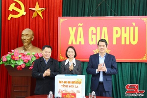 Đồng chí Phó Chủ tịch Thường trực HĐPX tỉnh mul shuôk thiaz puz huv Tsiaz ntơưv xã Gia Phù, Tường Hạ