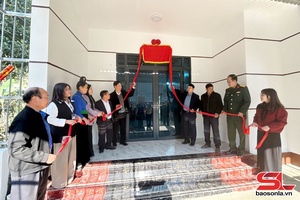 Thuận Châu zok tsêr nhoz trâu pêx xênhv trơưk Luôs hâux lưv paz zis nhoz tsêr khâuz hlaz, tsêr ntuôs uô tsêr nhoz.