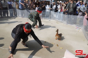 Lov jêv ntưk têx cêr siz tưr ntơưv jias grâuv pax qơư hlơưr shaz Hai Bà Trưng