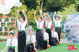 Xuan Nha holds cultural activities to strengthen community ties