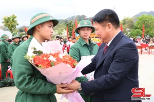 'Muôn mâng Lễ  giào nhẳn quân nẳng Quảng trường Tây Bắc